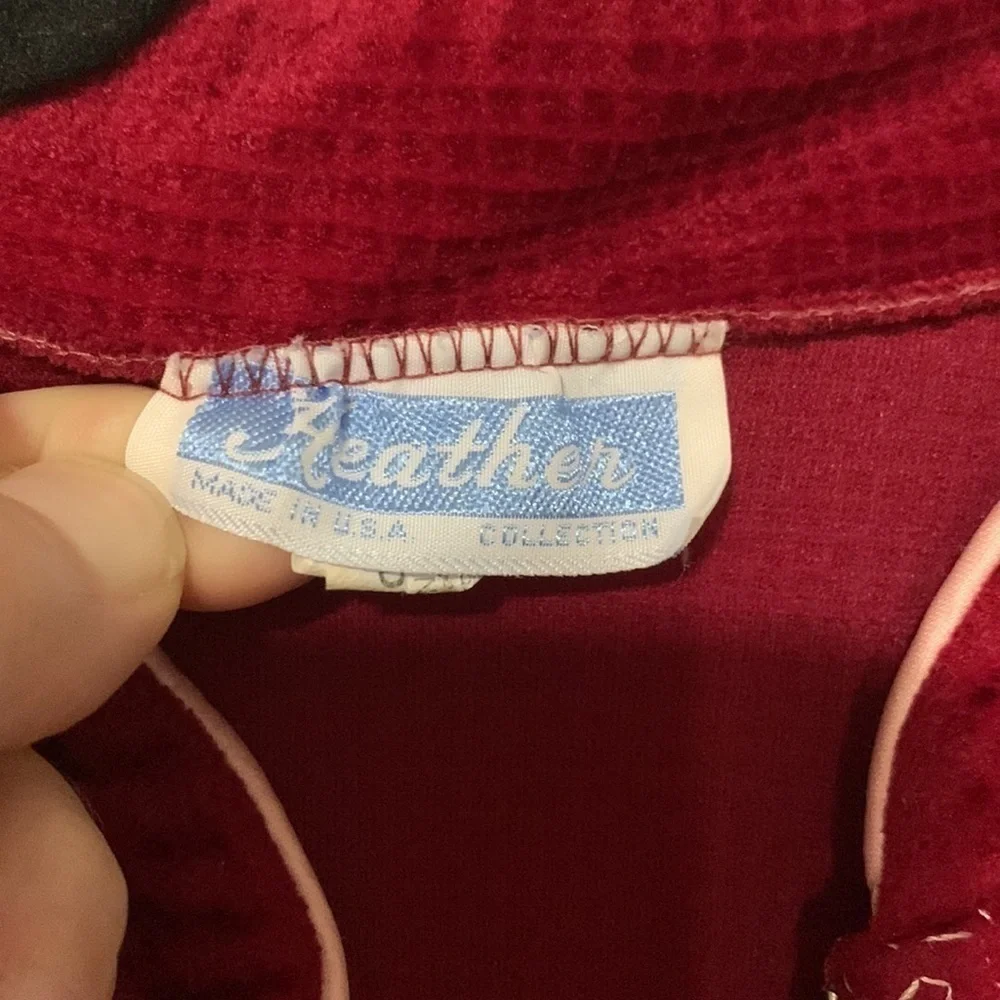 Vintage Heather Collection burgundy housecoat - Picture 13 of 14